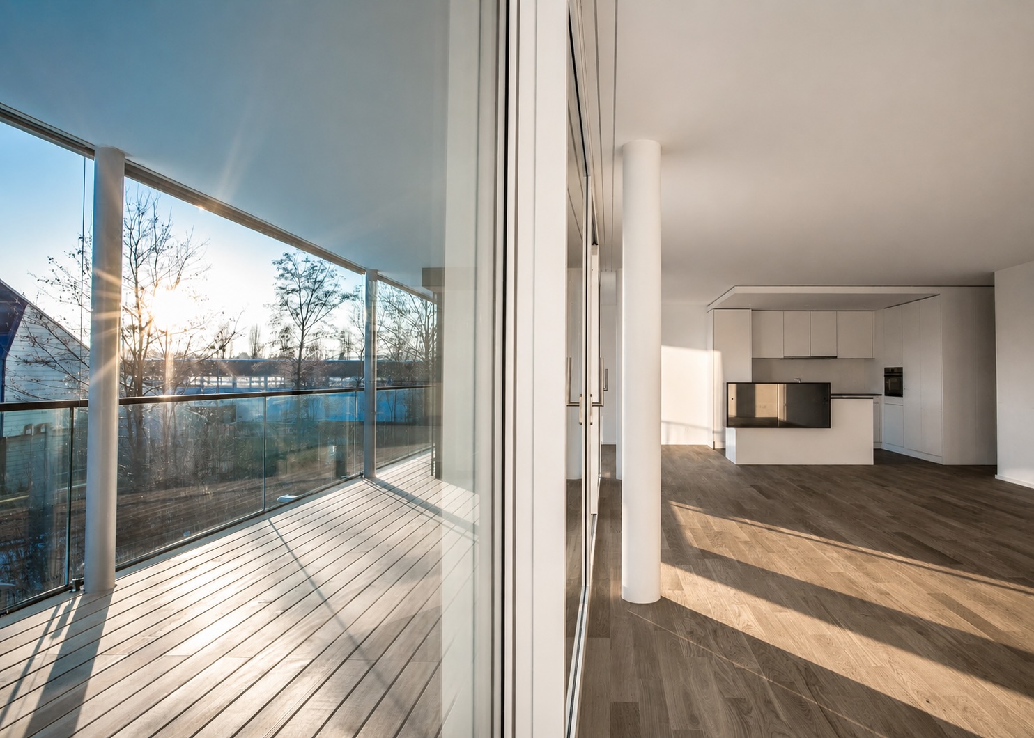 Wohnzimmer mit Terrasse im Neubau Mehrfamilienhaus Bülach